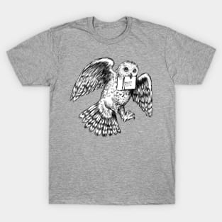 Hedwig the superb owl. T-Shirt